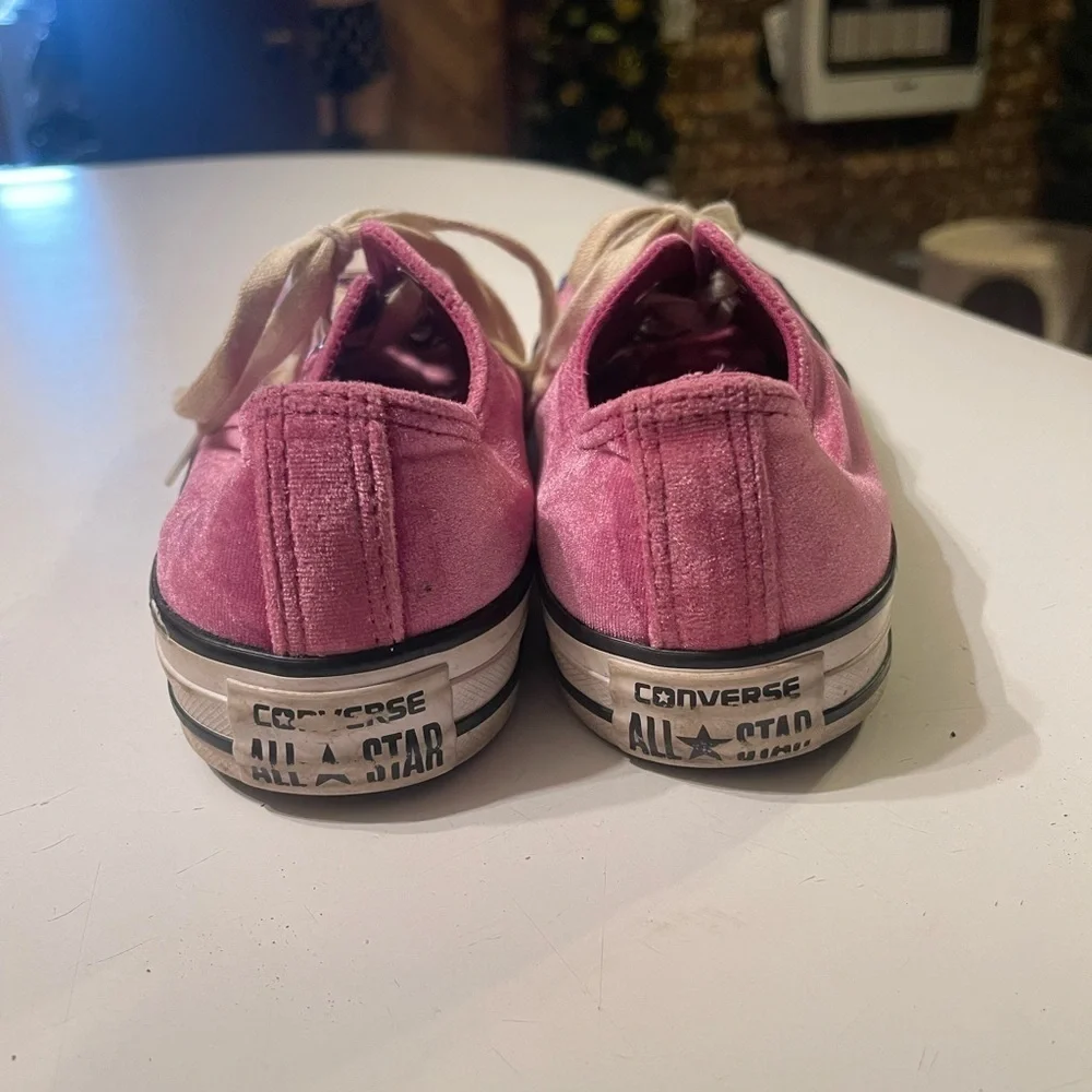 Converse Women’s 8 Purple Velvet Low Top Sneakers - Picture 4 of 10